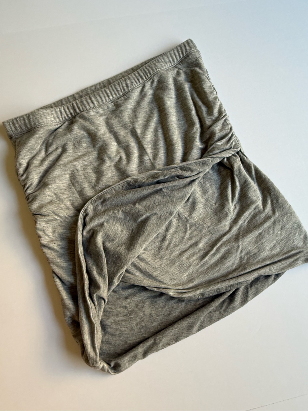 Bella Luxx Los Angeles Light Gray Ruched Women’s Mini Skirt, S - Picture 5 of 9